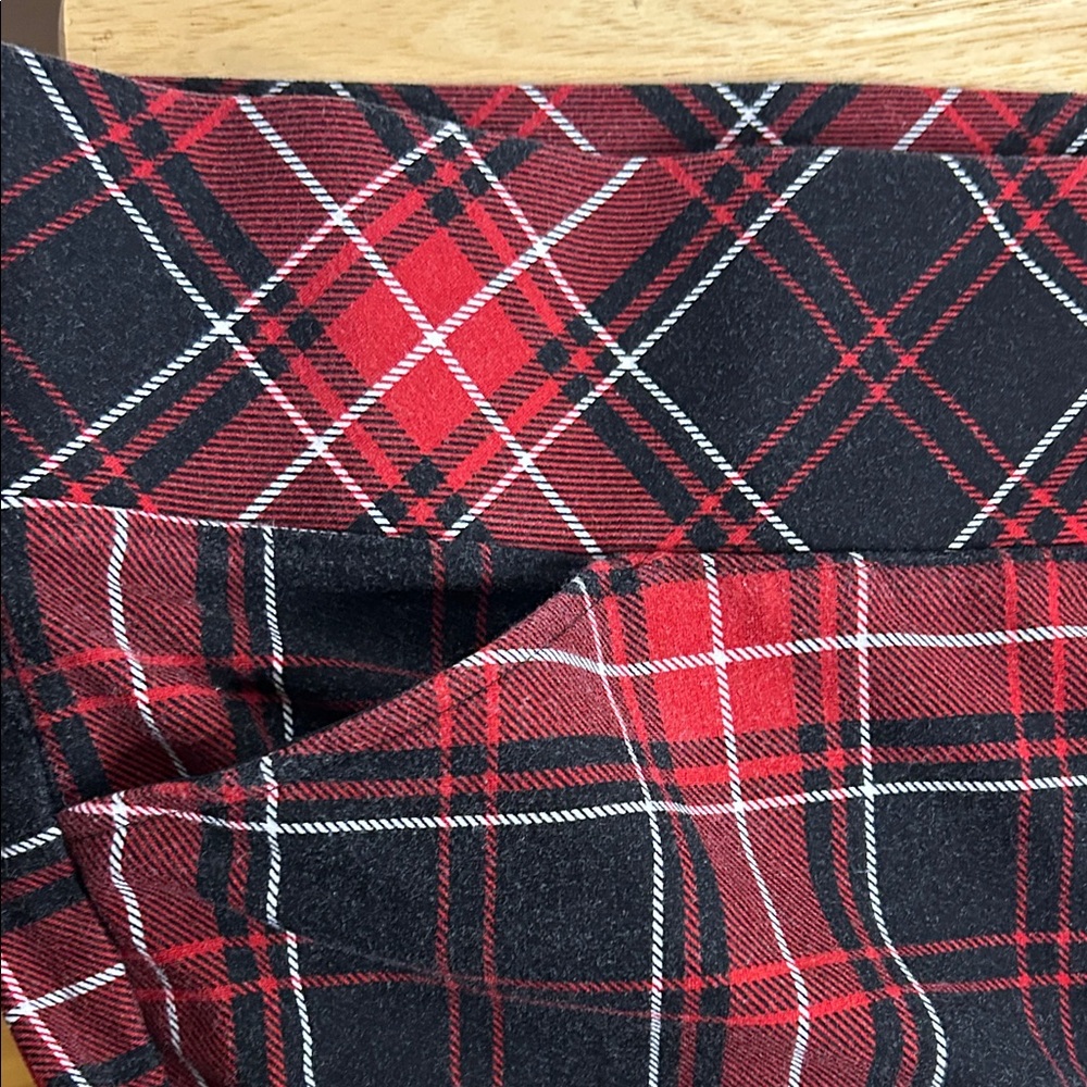 Torrid Red and Black Plaid Pull on Pocket Pixie Leggings - Picture 4 of 10